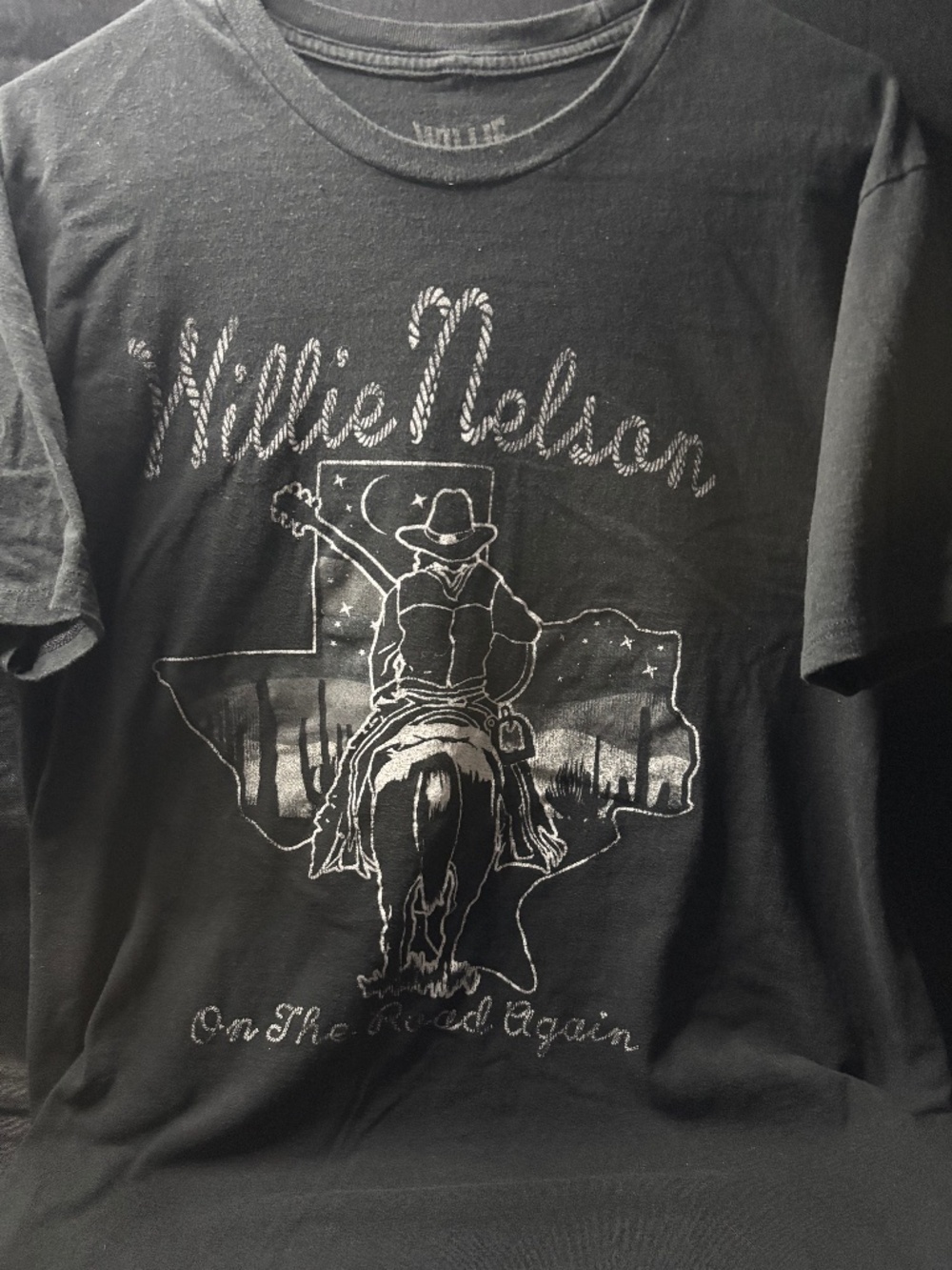 Willie Nelson Men’s Large On The Road Again T-Shirt Black Retro Western.